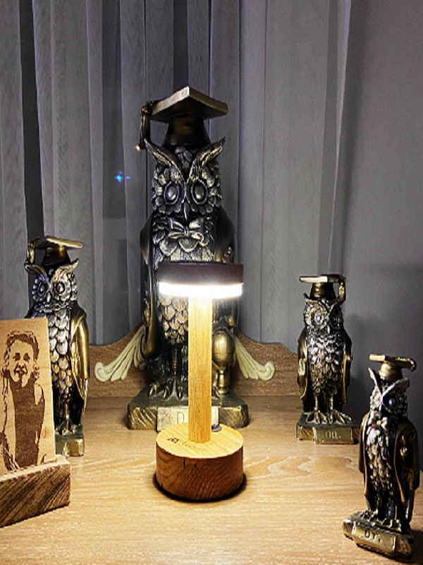 Ahşap Solar Masa Lambası – Güneş Enerjili & Şarjlı