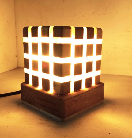 Ahşap Küp Gece Lambası – El Yapımı LED Dekor Aydınlatma