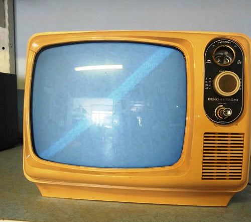 Beko Schwarz-Weiß-Fernseher mit 37 Bildschirmen